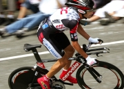 九游体育APP下载-北欧铁骑稳守胜局，南美之星闪耀拉开差距—双线赛场上的战术与天赋