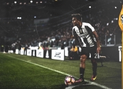 九游游戏-哈登末节封神！马刺强势攻克北岸花园，绿军主场不败金身告破