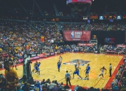 九游游戏-独行侠精神，王哲林关键制胜，上海男篮力克山东的启示