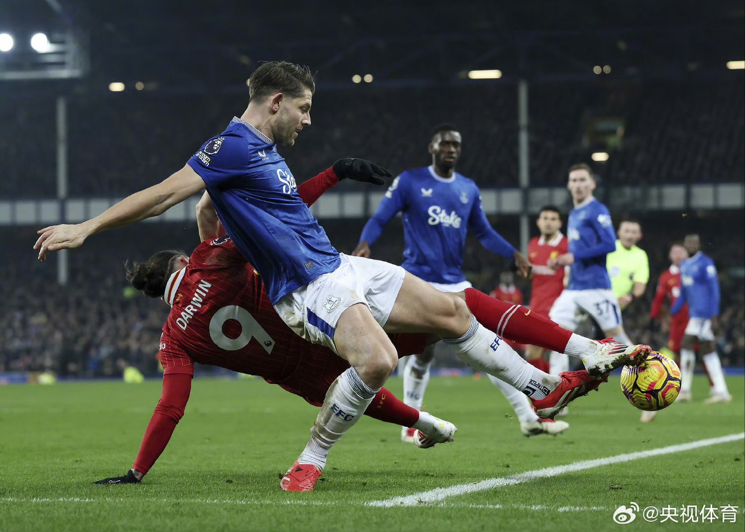 关于埃弗顿客场逼平利兹联，延续不败记录的信息