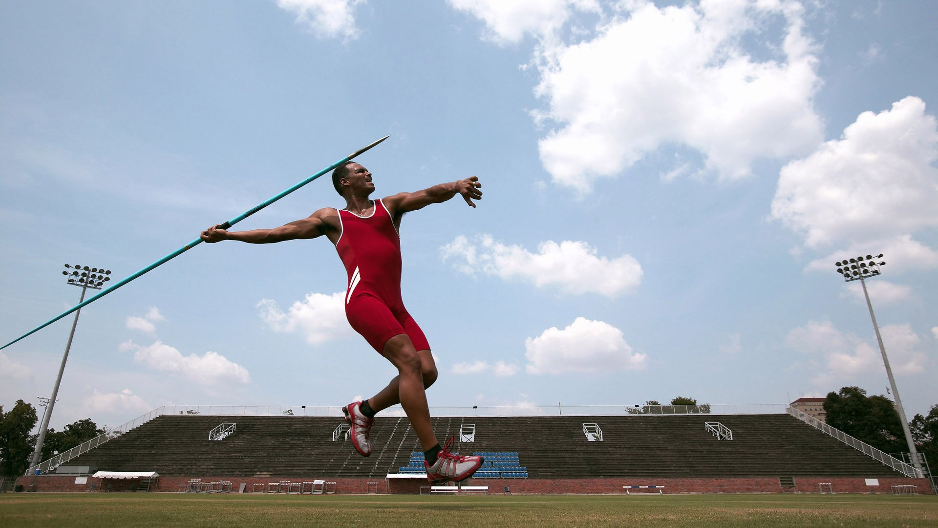 沙特节奏下的绿茵救赎，莱万如何以拜仁为棋局完成自我救赎